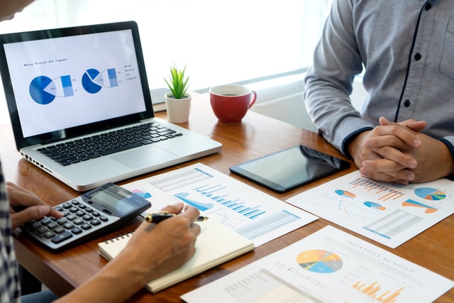 Financial Performance Tracking 2025: Tools & Strategies